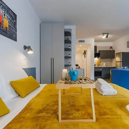 Little - Elegant & Quiet With Balcony Near Center باري