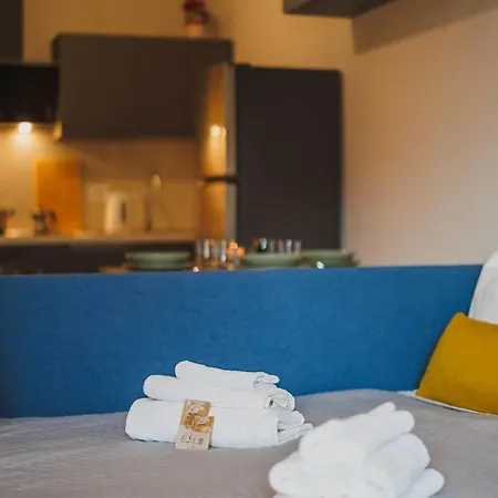شقة Little - Elegant & Quiet With Balcony Near Center *