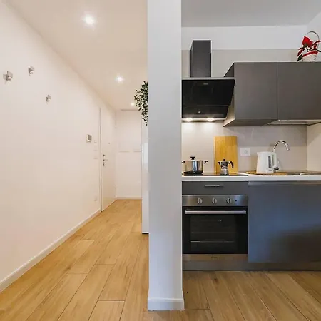 Little - Elegant & Quiet With Balcony Near Center * باري