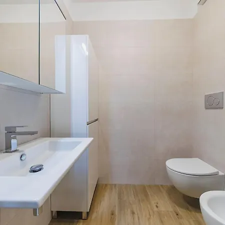 Little - Elegant & Quiet With Balcony Near Center * باري