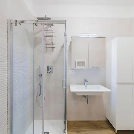 Little - Elegant & Quiet With Balcony Near Center شقة *