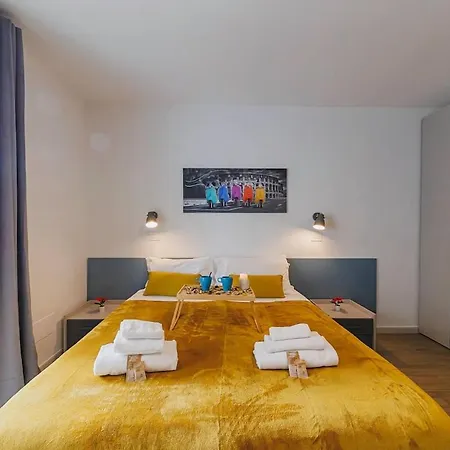 Little - Elegant & Quiet With Balcony Near Center